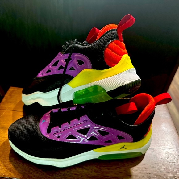 Nike Shoes - Nike Air Max 200